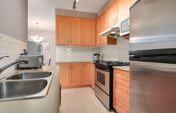 423 2083 W 33rd Avenue Quilchena