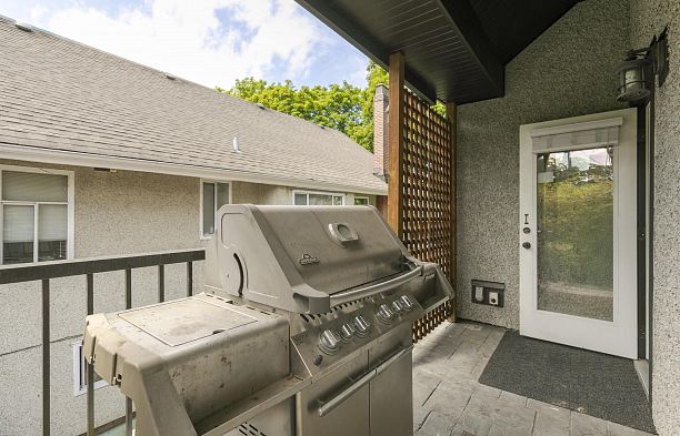 2436 W 8th Avenue Kitsilano
