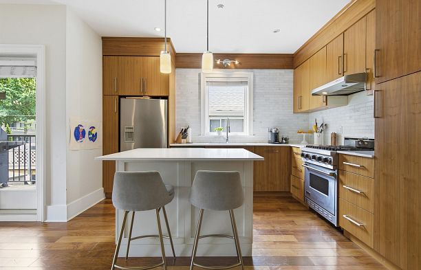 2436 W 8th Avenue Kitsilano