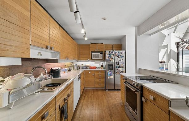 406 Greensboro Place South Cambie