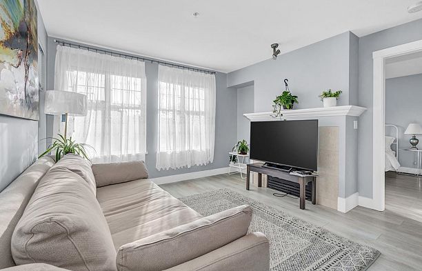 210 995 W 59th Avenue South Cambie