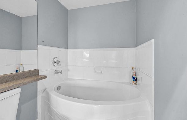 210 995 W 59th Avenue South Cambie