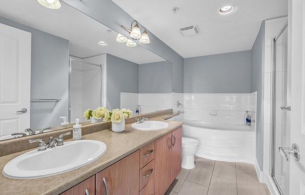 210 995 W 59th Avenue South Cambie