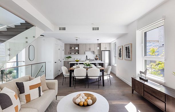6829 Cambie Street South Cambie