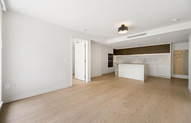 201 3596 W 28th Avenue Dunbar