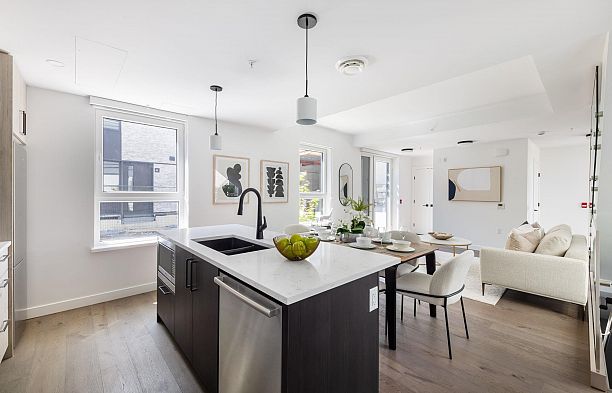 6829 Cambie Street South Cambie