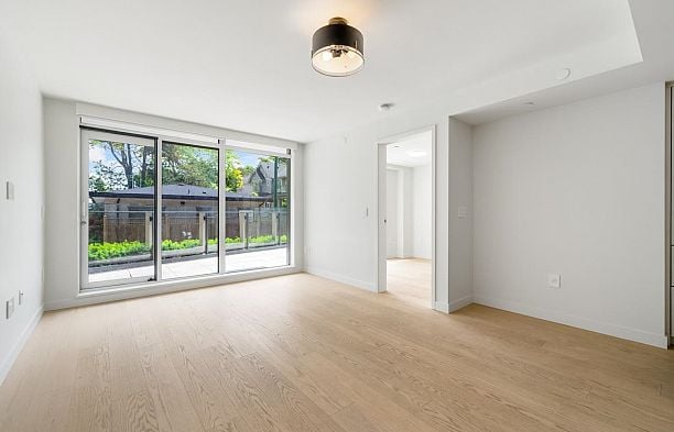 201 3596 W 28th Avenue Dunbar