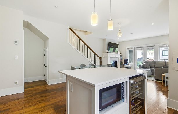 2436 W 8th Avenue Kitsilano