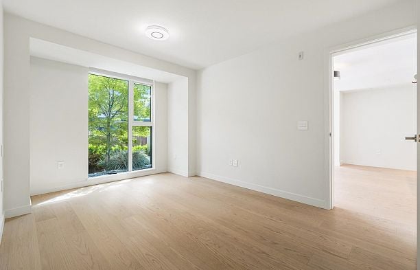 201 3596 W 28th Avenue Dunbar