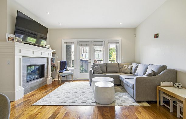 2436 W 8th Avenue Kitsilano