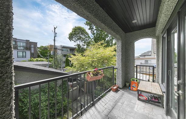 2436 W 8th Avenue Kitsilano