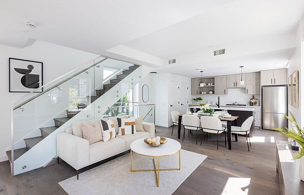 6829 Cambie Street South Cambie