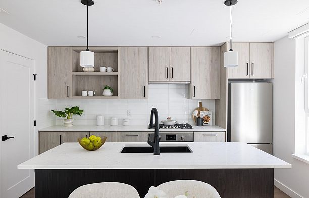 6829 Cambie Street South Cambie