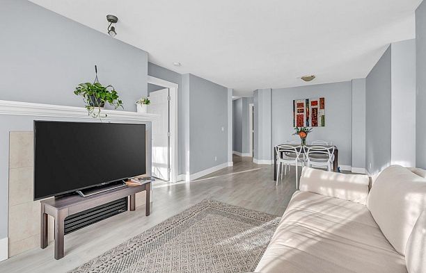 210 995 W 59th Avenue South Cambie