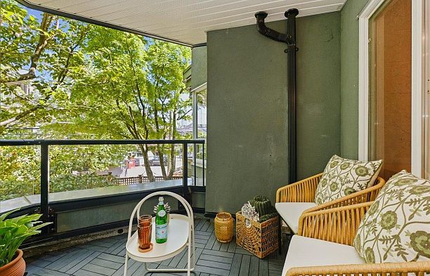 207 1925 W 2nd Avenue Kitsilano