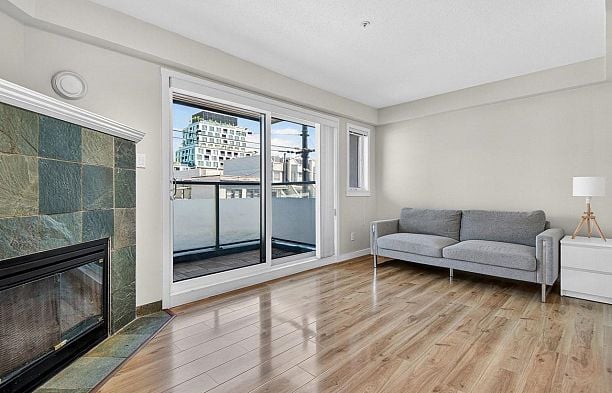102 3788 W 10th Avenue Point Grey