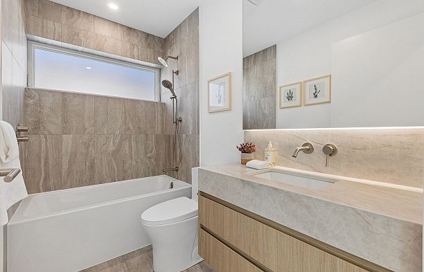 1 6040 Larch Street Kerrisdale