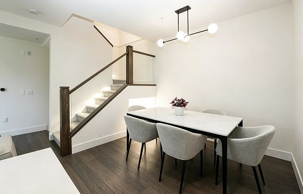 6840 Oak Street South Cambie