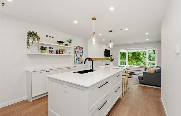 207 1925 W 2nd Avenue Kitsilano