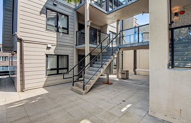 102 3788 W 10th Avenue Point Grey