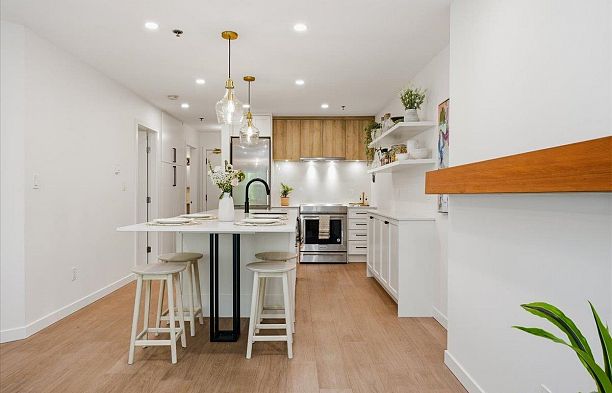207 1925 W 2nd Avenue Kitsilano