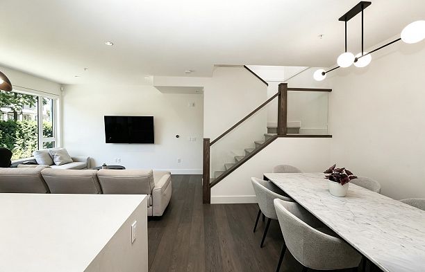 6840 Oak Street South Cambie
