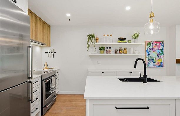 207 1925 W 2nd Avenue Kitsilano