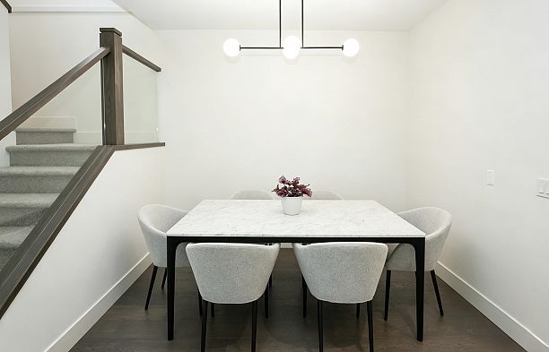 6840 Oak Street South Cambie
