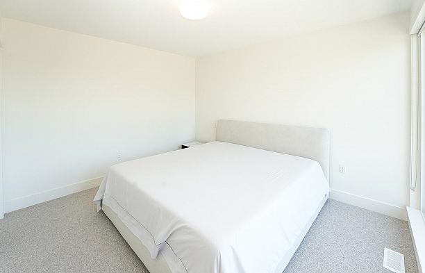 6840 Oak Street South Cambie
