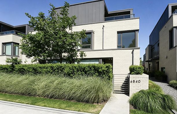 6840 Oak Street South Cambie