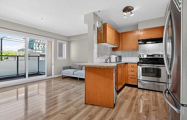 102 3788 W 10th Avenue Point Grey