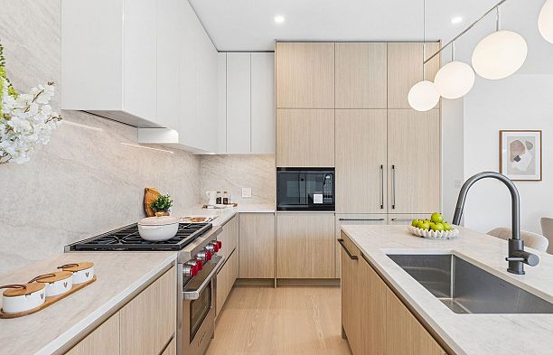 1 6040 Larch Street Kerrisdale