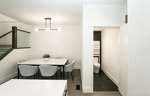 6840 Oak Street South Cambie