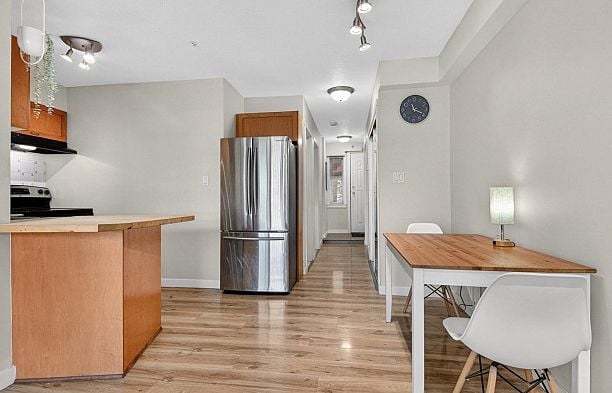 102 3788 W 10th Avenue Point Grey