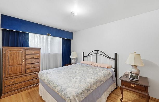 2727 W 36th Avenue MacKenzie Heights