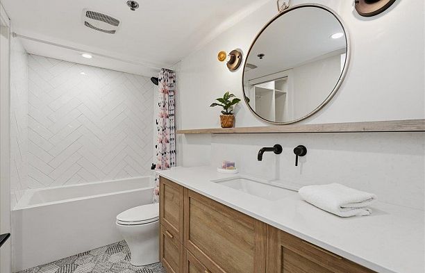 207 1925 W 2nd Avenue Kitsilano