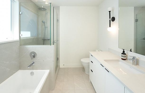 6840 Oak Street South Cambie