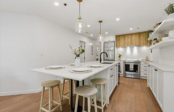 207 1925 W 2nd Avenue Kitsilano
