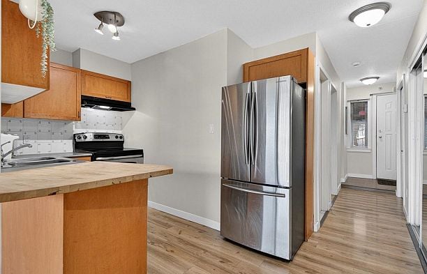 102 3788 W 10th Avenue Point Grey