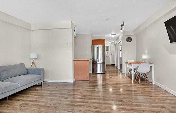 102 3788 W 10th Avenue Point Grey