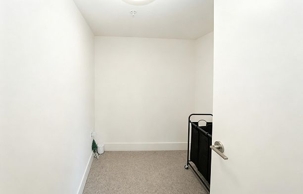 6840 Oak Street South Cambie