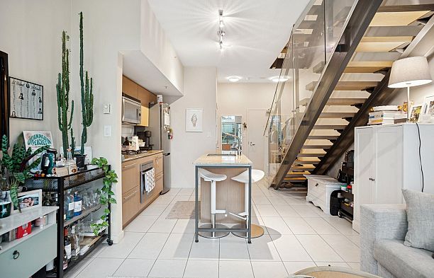 205 522 8th Avenue Fairview VW