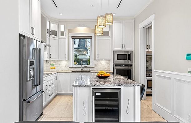 2989 W 32nd Avenue MacKenzie Heights