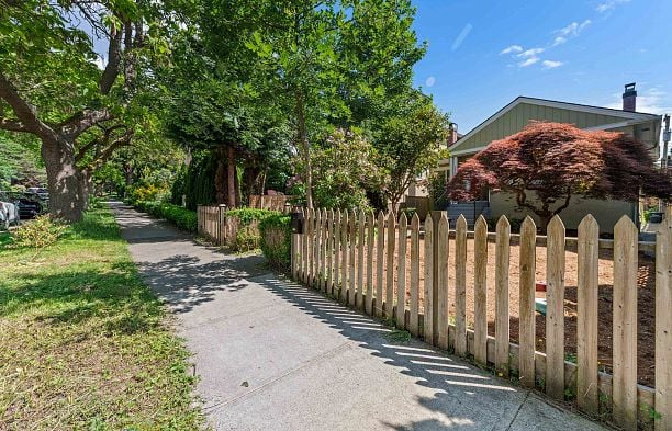 2744 W 10th Avenue Kitsilano