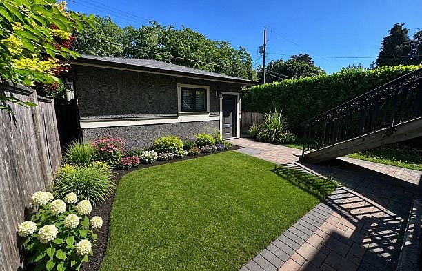 2989 W 32nd Avenue MacKenzie Heights
