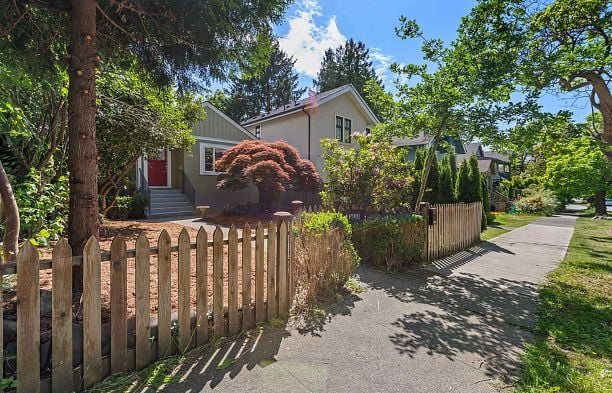 2744 W 10th Avenue Kitsilano