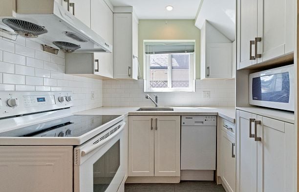 2744 W 10th Avenue Kitsilano