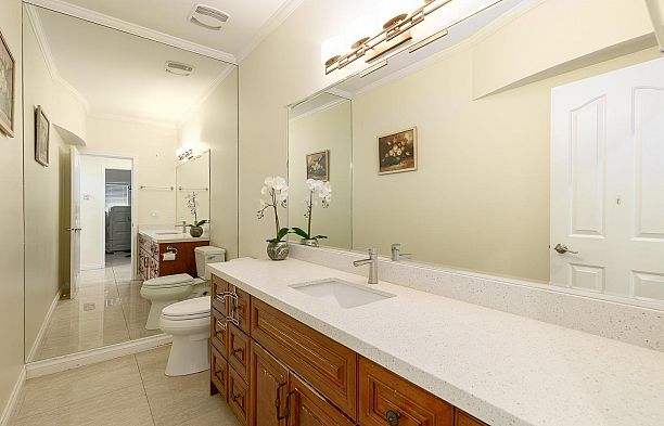 1989 W 52nd Avenue Kerrisdale