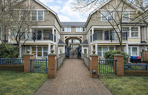 6 6262 Ash Street Oakridge VW