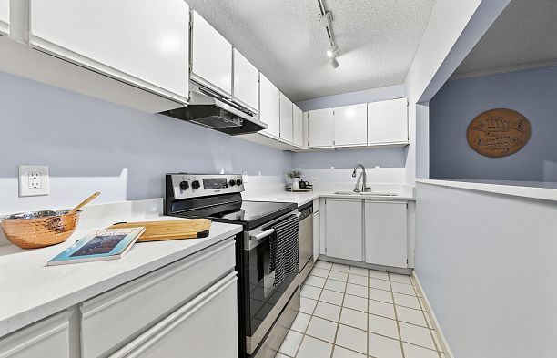 104 1551 W 11th Avenue Fairview VW